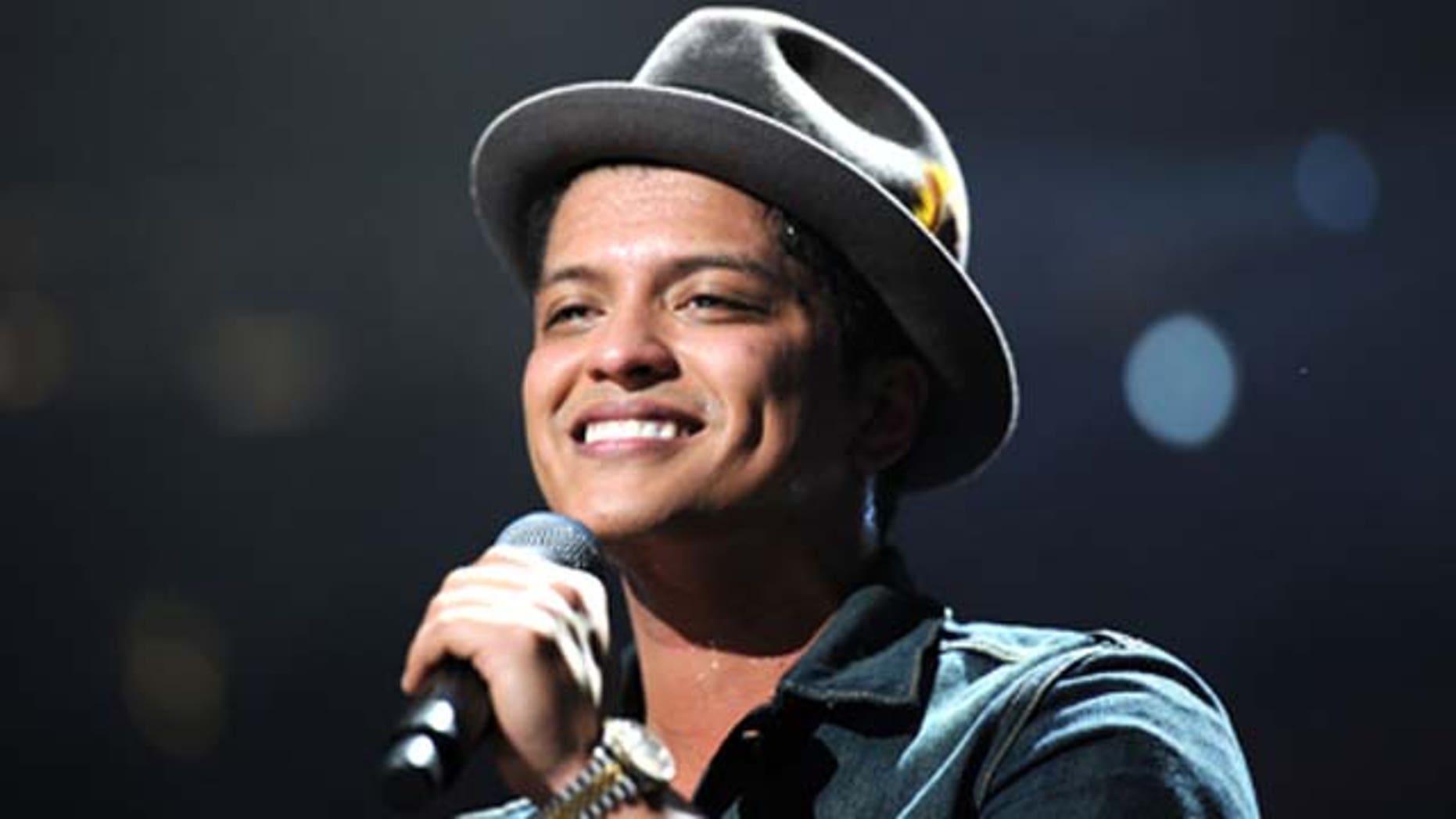 Bruno Mars announces he'll provide 24K Thanksgiving meals to the less