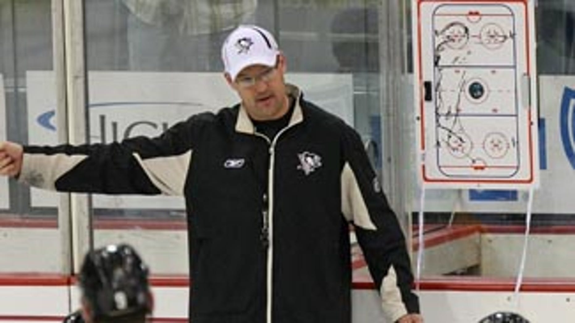 PITTSBURGH - MAY 20: Head Coach Dan Bylsma of the Pittsburgh Penguins conducts practice at the Mellon Arena on May 20, 2009 in Pittsburgh, Pennsylvania. (Photo by Bruce Bennett/Getty Images) *** Local Caption *** Dan Bylsma