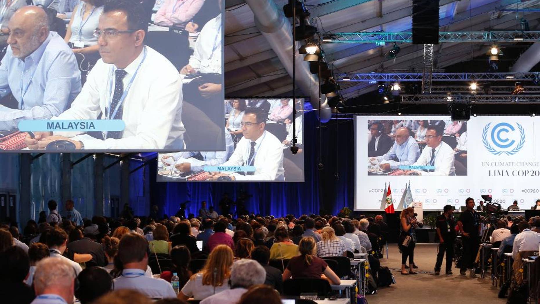 Delegados en la conferencia sobre cambio climático de Naciones Unidas en Lima, Perú, el 11 de diciembre de 2014. Los delegados aprobaron un acuerdo el domingo 14 de diciembre tras un estancameinto de las negociaciones cuando los países en desarrollo rechazaron el primer borrador. (AP Photo/Juan Karita)