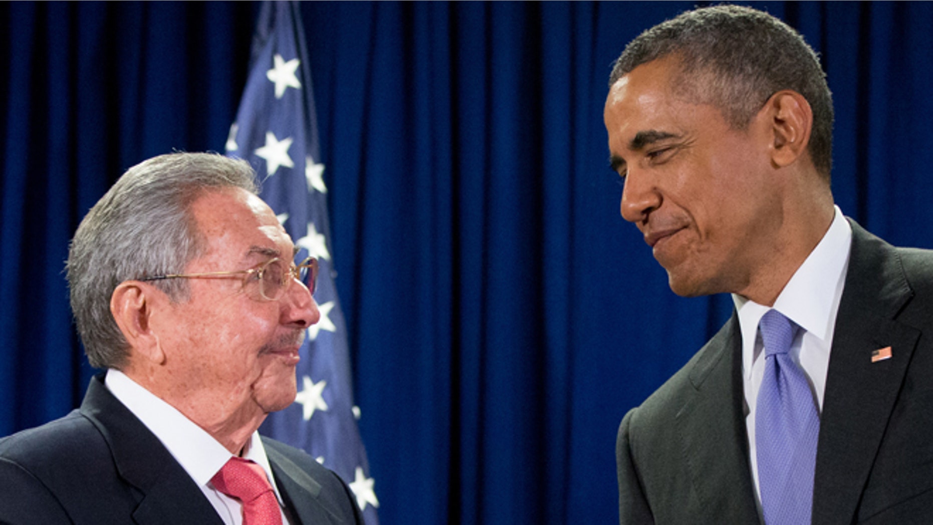 President Barack Obama talks with Cuban President Raul Castro before a bilateral meeting, Tuesday, Sept. 29, 2015, at the United Nations headquarters. (AP Photo/Andrew Harnik)
