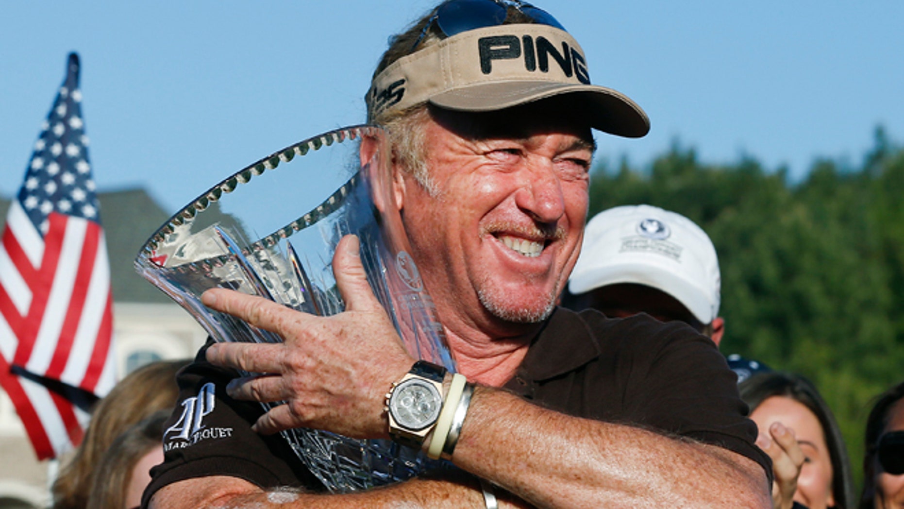 Miguel A. Jimenez hugs the trophy after wining the Greater Gwinnett Championship golf tournament of the Champions Tour, Sunday, April 20, 2014 in Duluth, Ga. (AP Photo/John Bazemore)