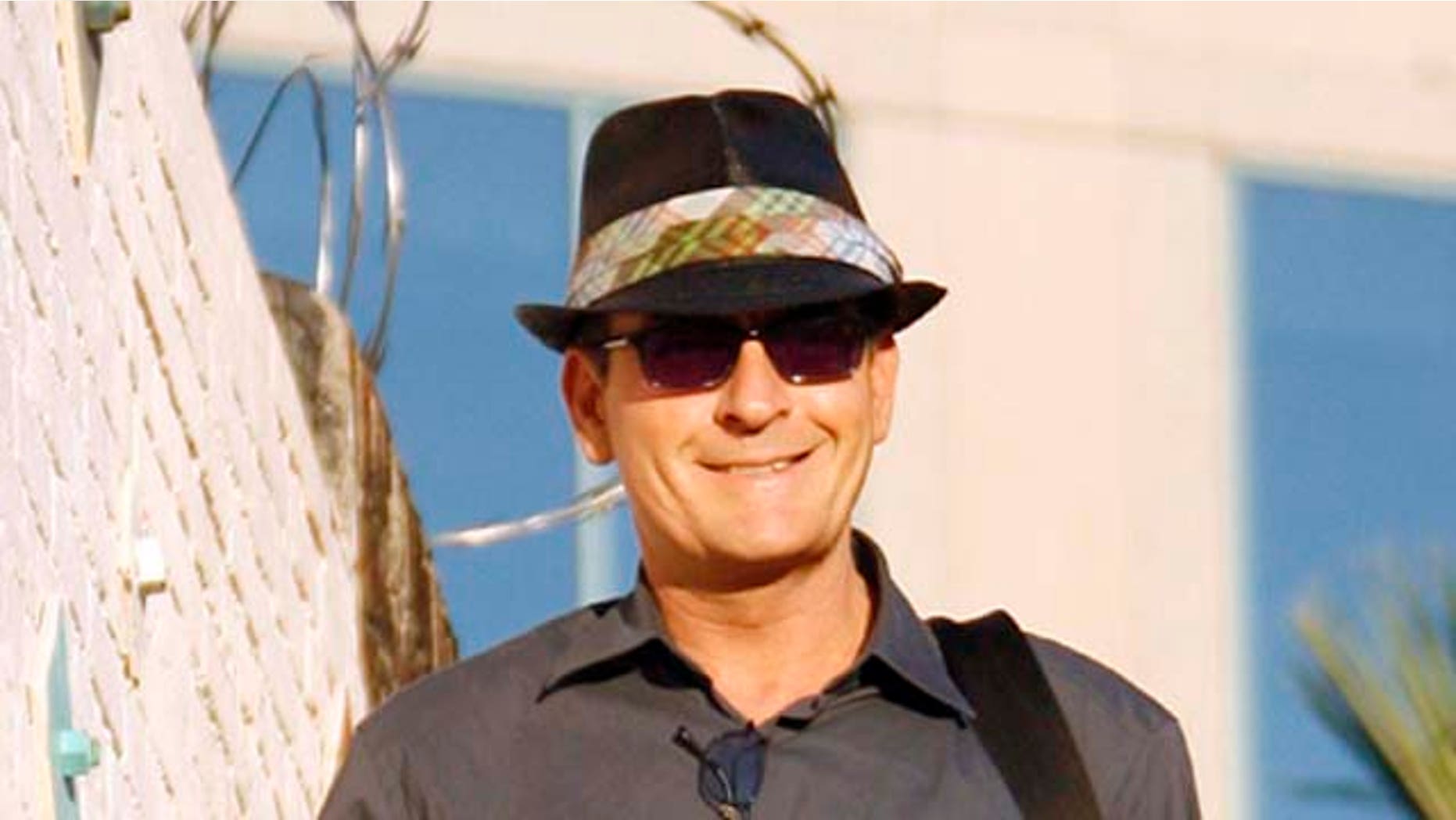 www.310pix.com - Charlie Sheen was spotted leaving a movie set in Los Angeles, CA returning to his activities after a recent blowout at The Plaza Hotel.
Los Angeles, Oct 28 2010
Ref. code: 001_310Pix03092
*USA magazines please report usage*
Credit must read: 310pix.com
Contact: 310-594-3035 photos@310pix.com