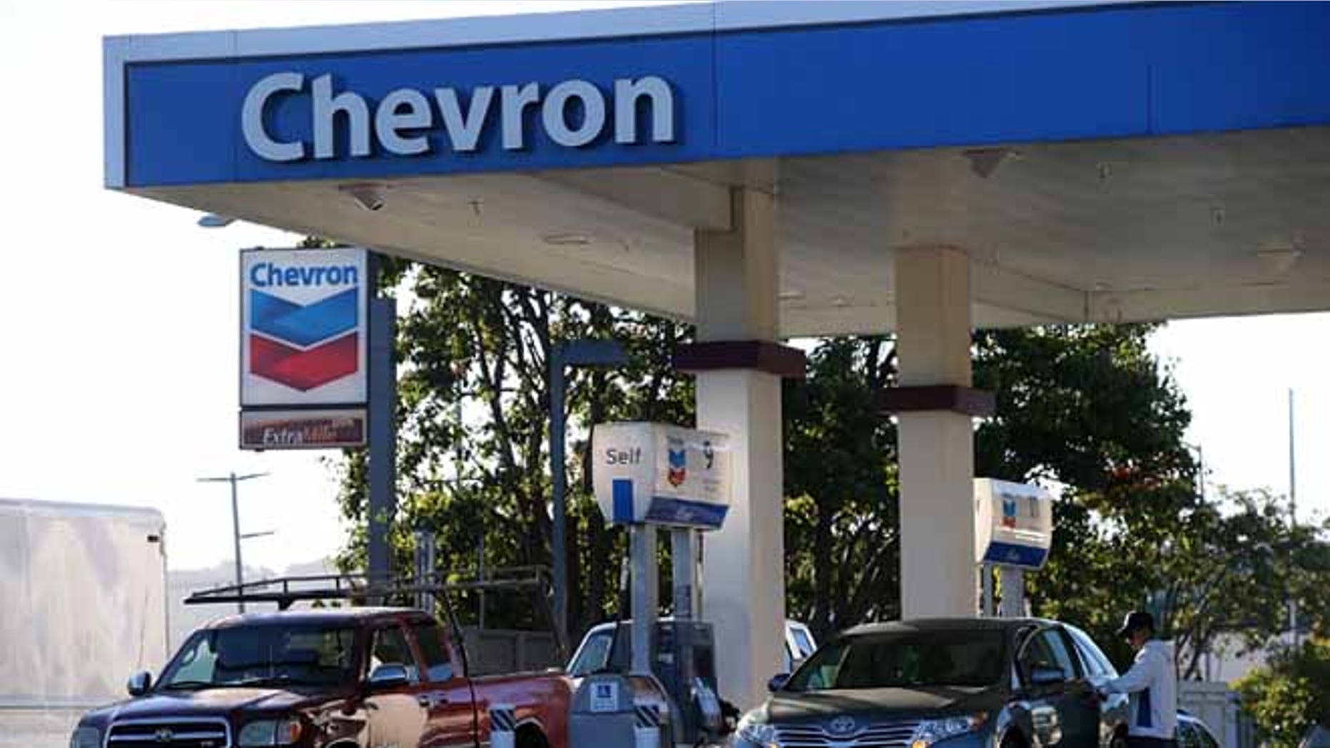 CORTE MADERA, CA - OCTOBER 30: Customers get gasoline at a Chevron station on October 30, 2015 in Corte Madera, California. Chevron announced plans to cut up to 7,000 jobs as oil prices continue to slump. Chevron's third quarter revenue fell 37.2% to $34.3 billion compared to one year ago. (Photo by Justin Sullivan/Getty Images)