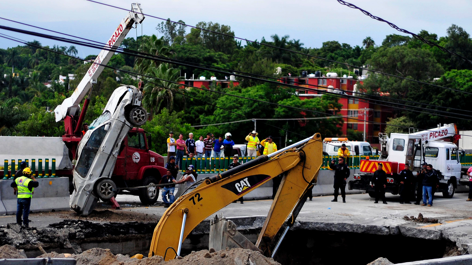 Mexican Highway Sinkhole That Killed 2 Exposes Corruption
