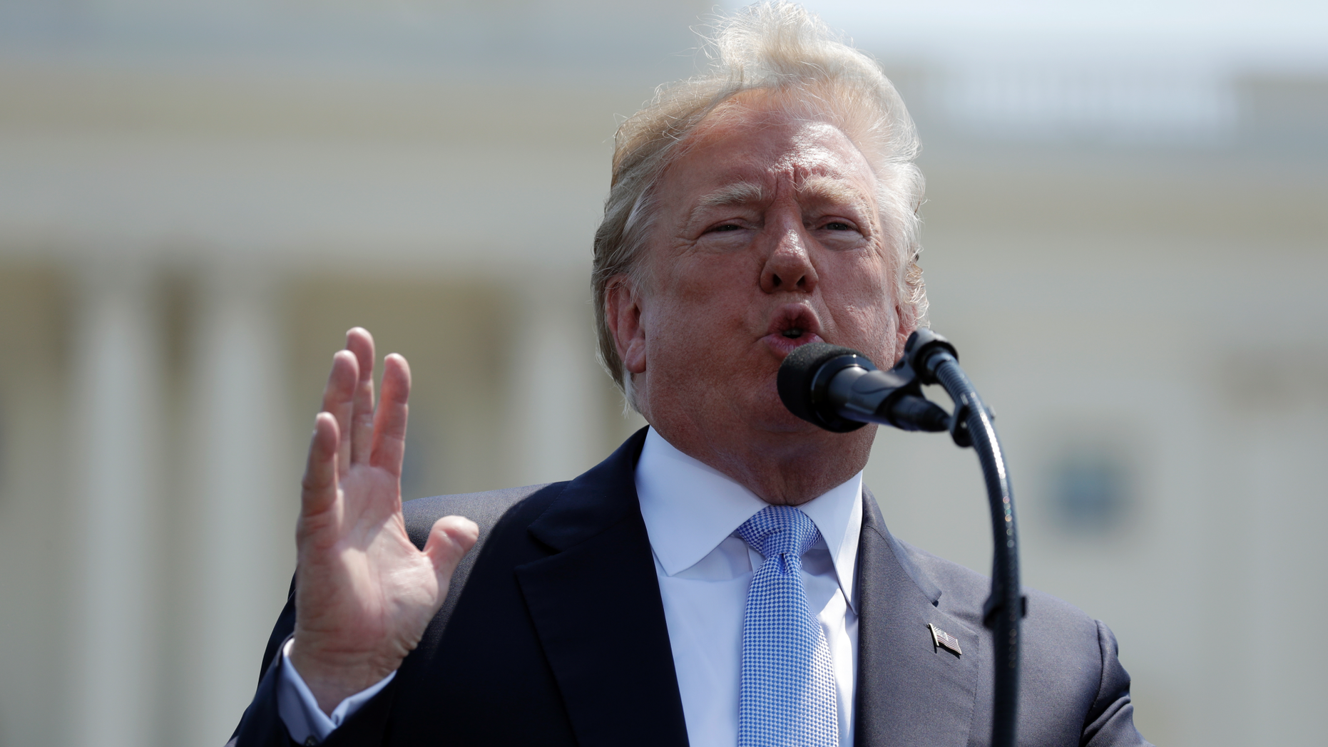 Trump pays tribute to fallen officers in emotional ceremony | Fox News