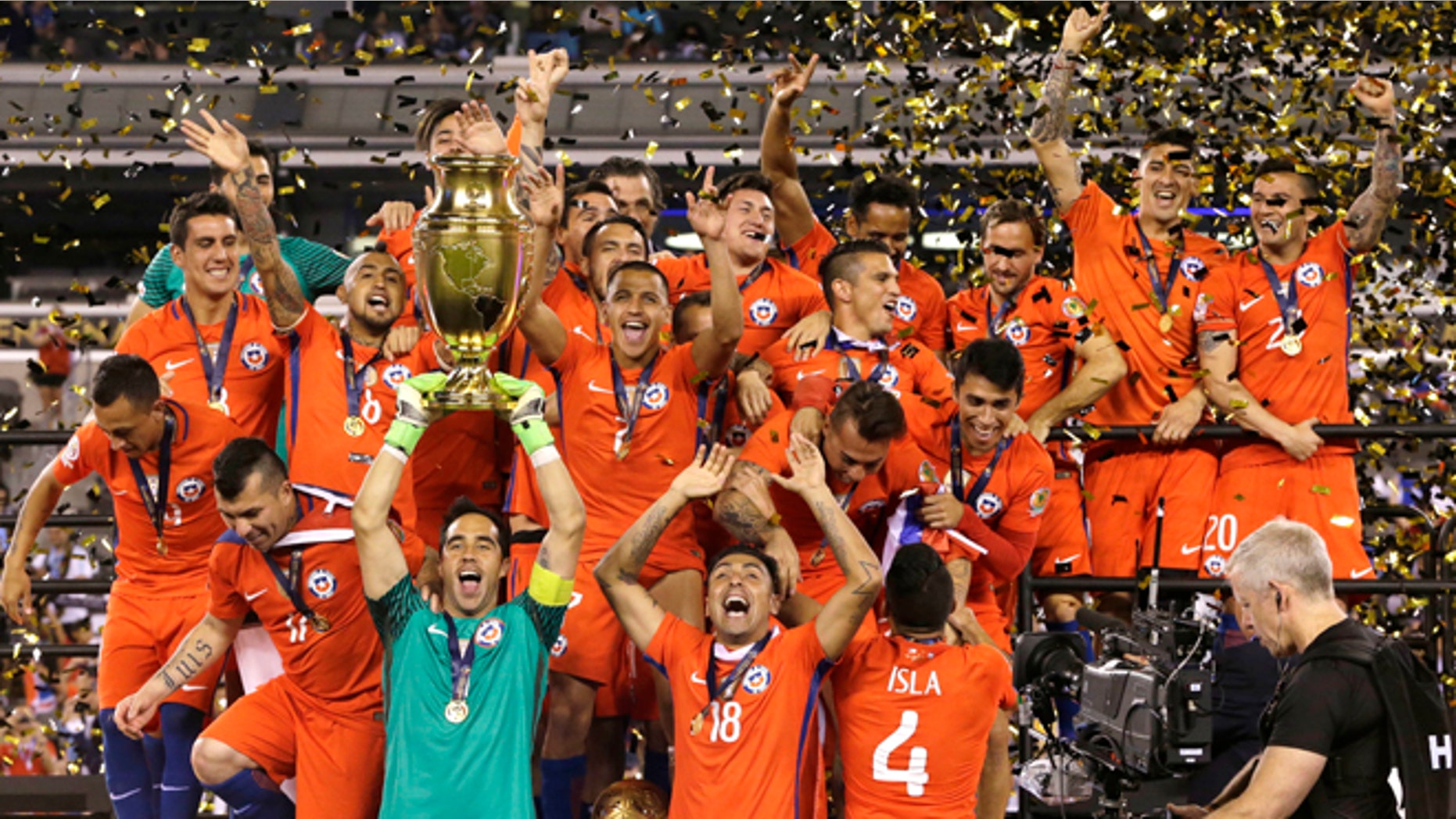 Chile players celebrate with their trophy after the Copa America Centenario championship soccer match, Sunday, June 26, 2016, in East Rutherford, N.J. Chile defeated Argentina 4-2 in penalty kicks to win the championship. (AP Photo/Julio Cortez)