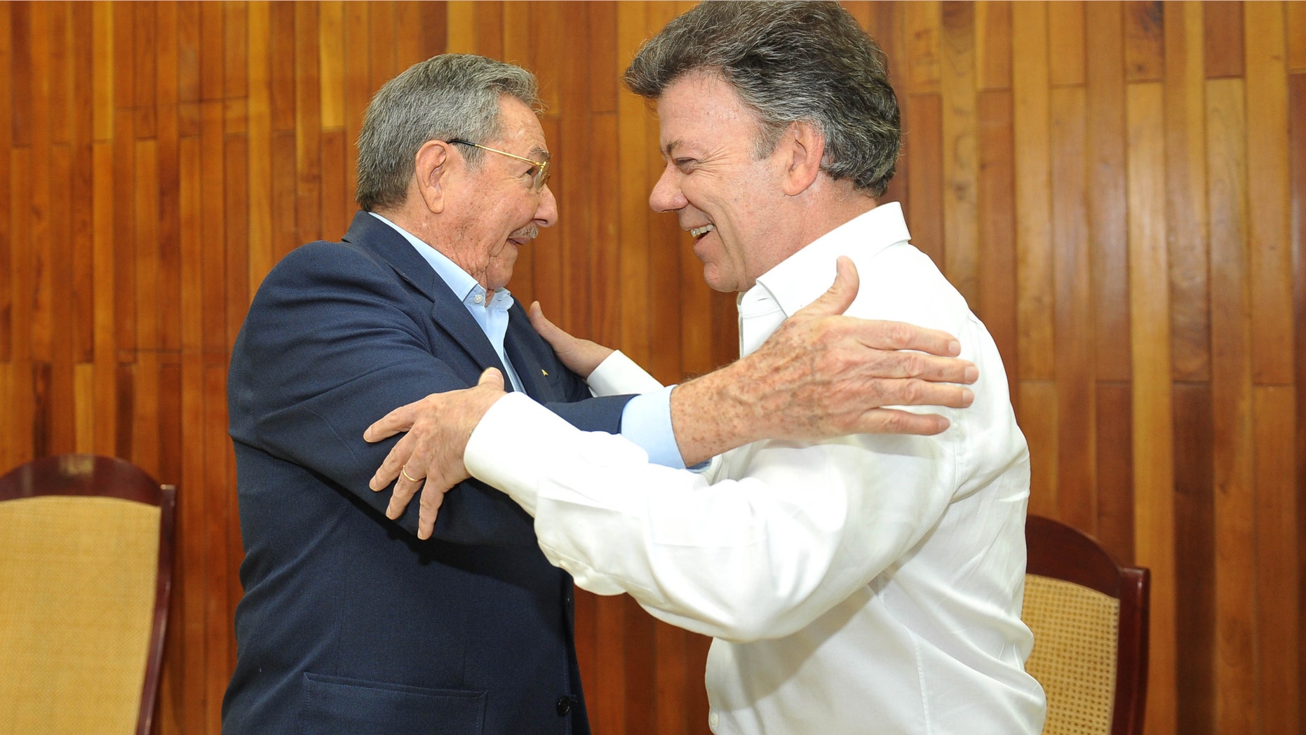 In this photo released by Colombia's Presidency, Cuba's President Raúl Castro, left, greets Colombia's President Juan Manuel Santos during a meeting in Havana, Cuba, on Wednesday. (AP Photo/Colombia's Presidency)