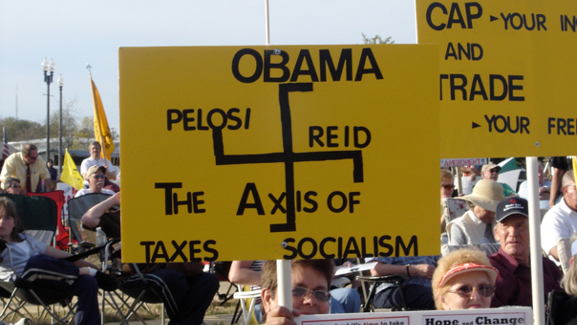 Tea Party supporters attend a rally April 3 in Tupelo, Miss. (FoxNews.com)