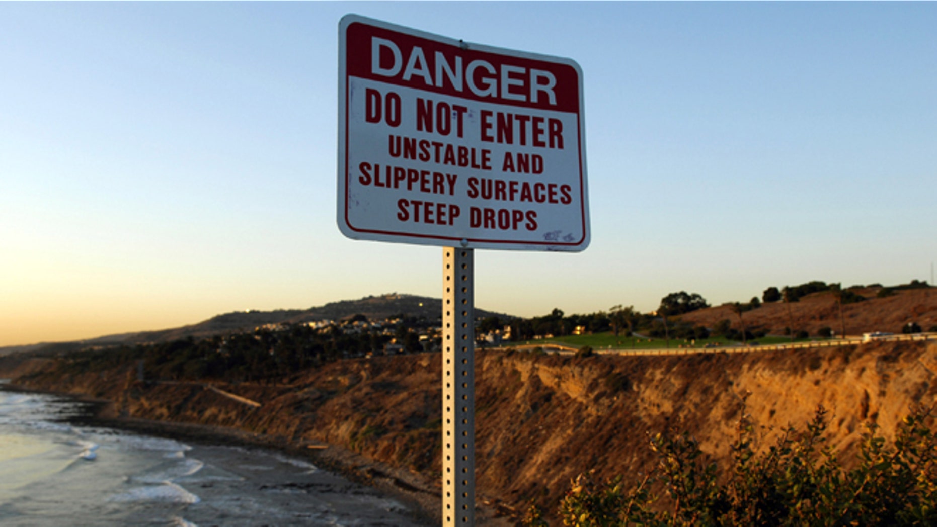 A Danger sign at Point Fermin Park in San Pedro, Calif. on Monday, January 8, 2007. The body of USC kicker Mario Danelo, 21, was found at the bottom of the rocky San Pedro cliff on Jan. 6. Los Angeles Police Department officials have ruled the death either an accident or suicide. (Photo by Kirby Lee/Getty Images)
