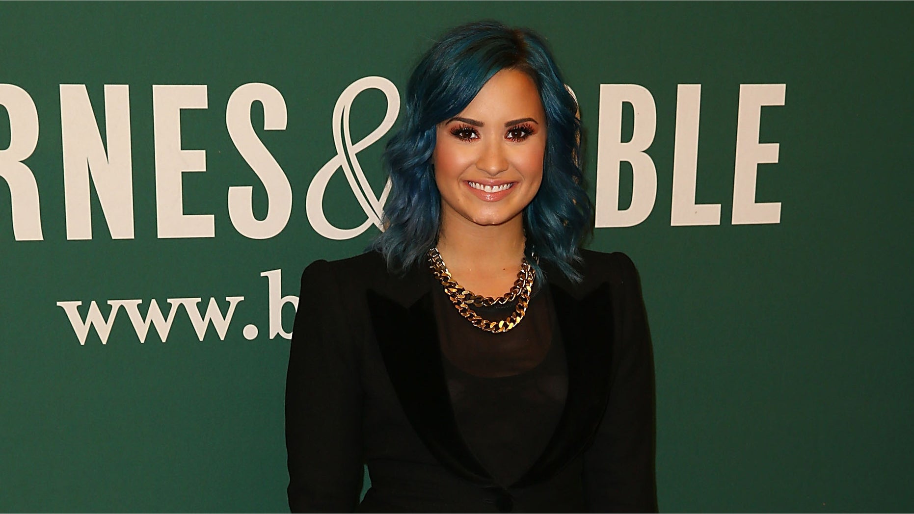 LOS ANGELES, CA - NOVEMBER 23: Demi Lovato arrives to a book signing at Barnes & Noble bookstore at The Grove on November 23, 2013 in Los Angeles, California. (Photo by Joe Scarnici/Getty Images)