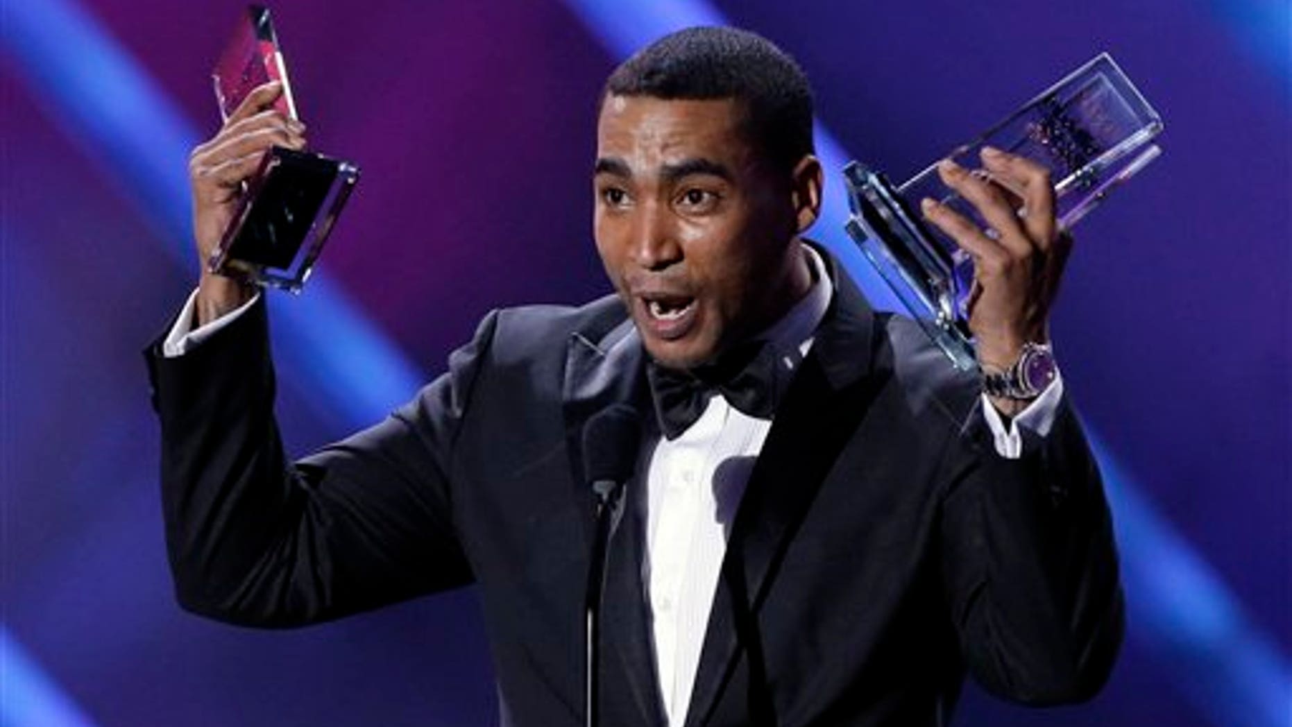 Don Omar receives his tenth award at the Latin Billboard Awards in Coral Gables, Fla, on April 25, 2013.