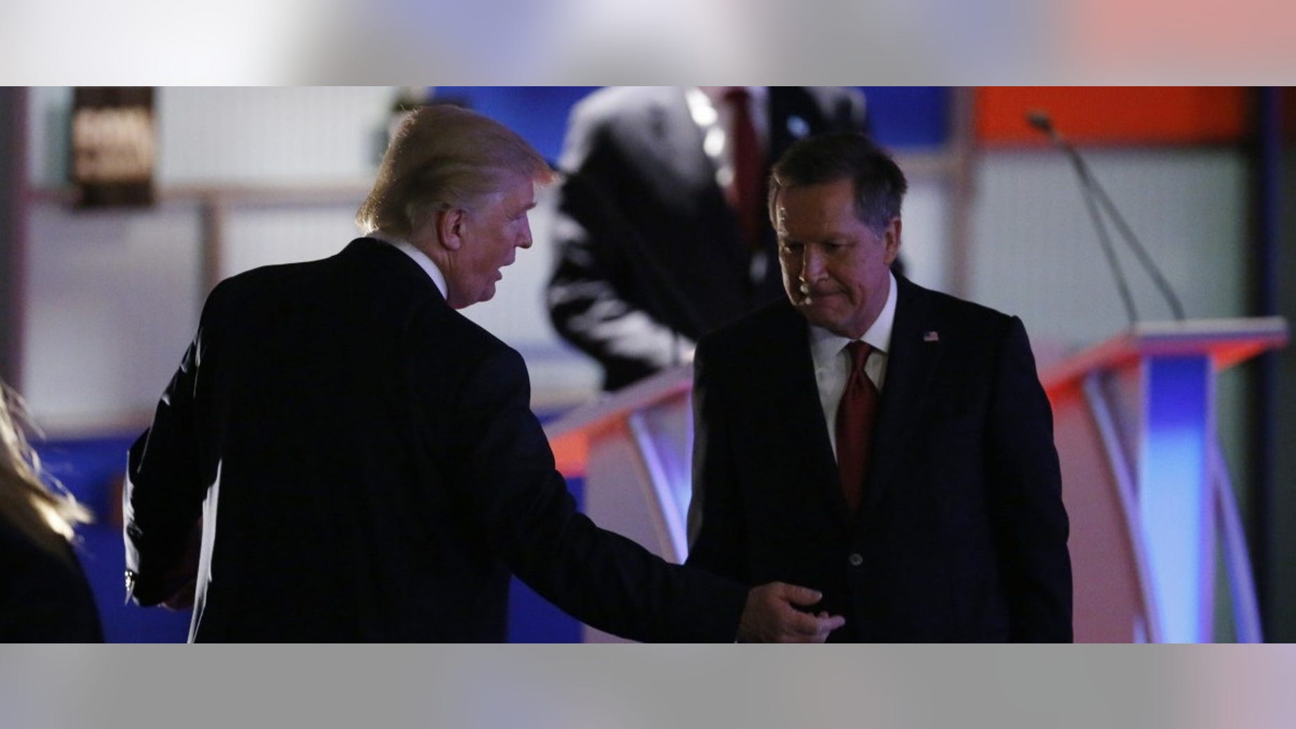 Republican presidential candidate and businessman Donald Trump talks with Ohio Gov. John Kasich as former Florida Gov. Jeb Bush looks on during a commercial break at the debate held by Fox Business Network for the top 2016 Republican presidential candidates in Milwaukee, Wisc., Nov. 10, 2015. (REUTERS/Jim Young)