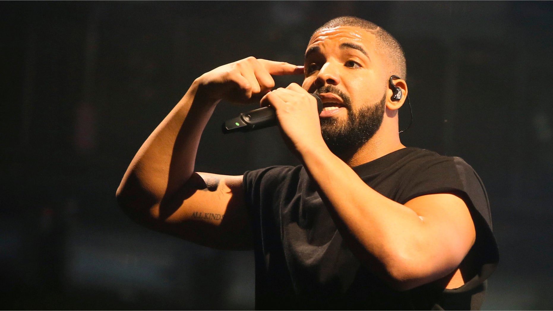 Drake performs at the Austin City Limits Music Festival in Zilker Park on Saturday, Oct. 3, 2015, in Austin, Texas. (Photo by Jack Plunkett/Invision/AP)