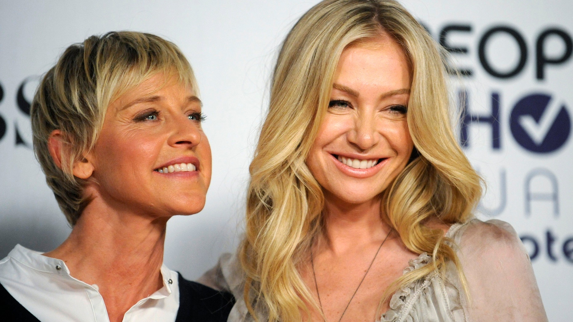 Comedian Ellen Degeneres and actress Portia de Rossi pose backstage after Degeneres won the award for Favorite Talk Show Host at the 35th annual People's Choice awards in Los Angeles January 7, 2009.