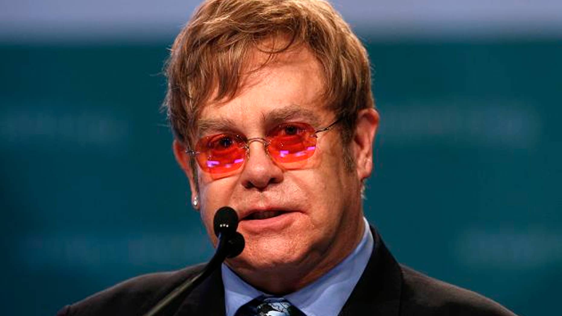 Musician Elton John delivers the keynote speech at the International AIDS 2012 Conference in Washington July 23, 2012. REUTERS/Kevin Lamarque (UNITED STATES - Tags: HEALTH POLITICS ENTERTAINMENT)