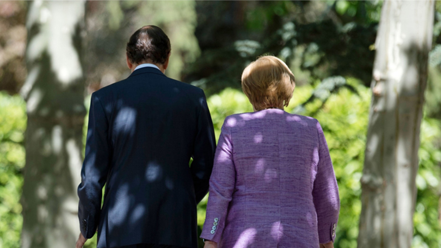 Spain's Prime Minister Mariano Rajoy, left, walks with German Chancellor Angela Merkel prior to a a news conference at the Moncloa Palace, in Madrid, Thursday, Sept. 6, 2012. (AP Photo)