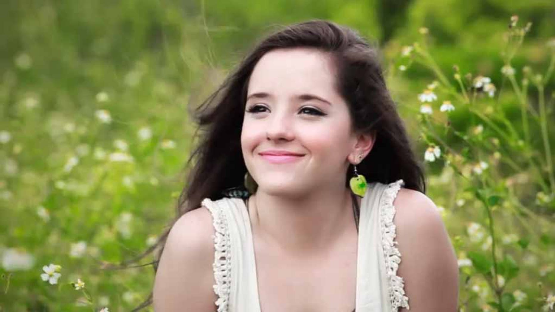 Ricardo Montaner’s Youngest Daughter Evaluna Launches Solo Music Career ...