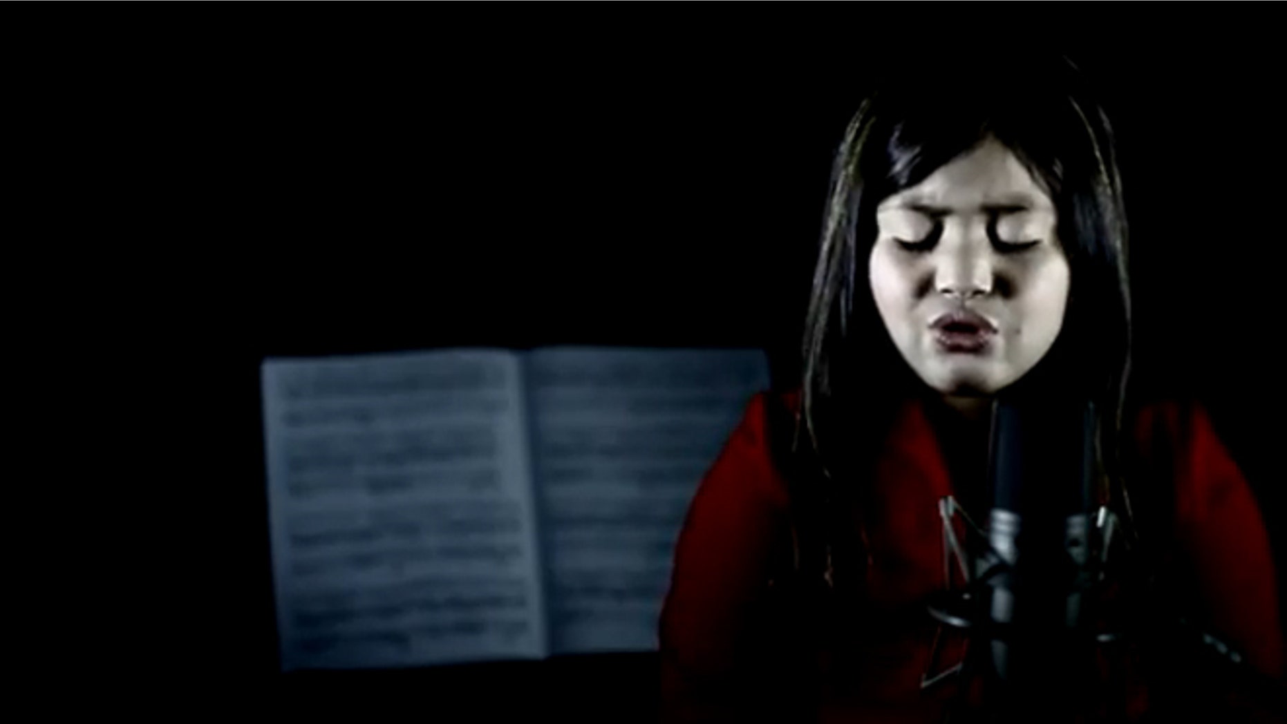 Fátima Pimentel, also known as Fátima la Fantástica,” has garnered Internet fame with her powerful pipes, covering artists, like Bruno Mars, Whitney Houston, and Adele.
