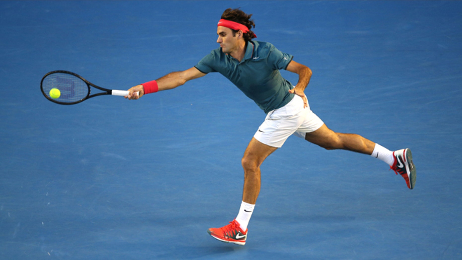 MELBOURNE, AUSTRALIA - JANUARY 22: Roger Federer of Switzerland serves in his quarterfinal match against Andy Murray of Great Britain during day 10 of the 2014 Australian Open at Melbourne Park on January 22, 2014 in Melbourne, Australia. (Photo by Clive Brunskill/Getty Images)