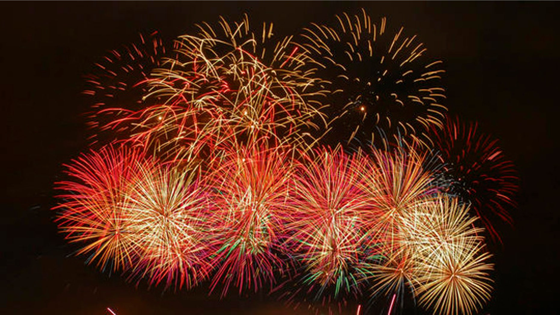 Team Australia presents fireworks over the sky of Malaysia's capital of Putrajaya during the Malaysia International Fireworks Competition 2007, outside Kuala Lumpur, Malaysia, Wednesday, Aug. 22, 2007. (AP Photo/Cristopher Chen)