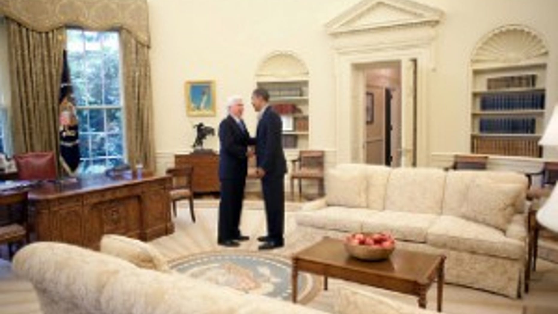 President Obama talks with Sen. Chris Dodd (D-CT) in the Oval Office following a health care event in the Rose Garden of the White House July 15, 2009 (WH Photo)