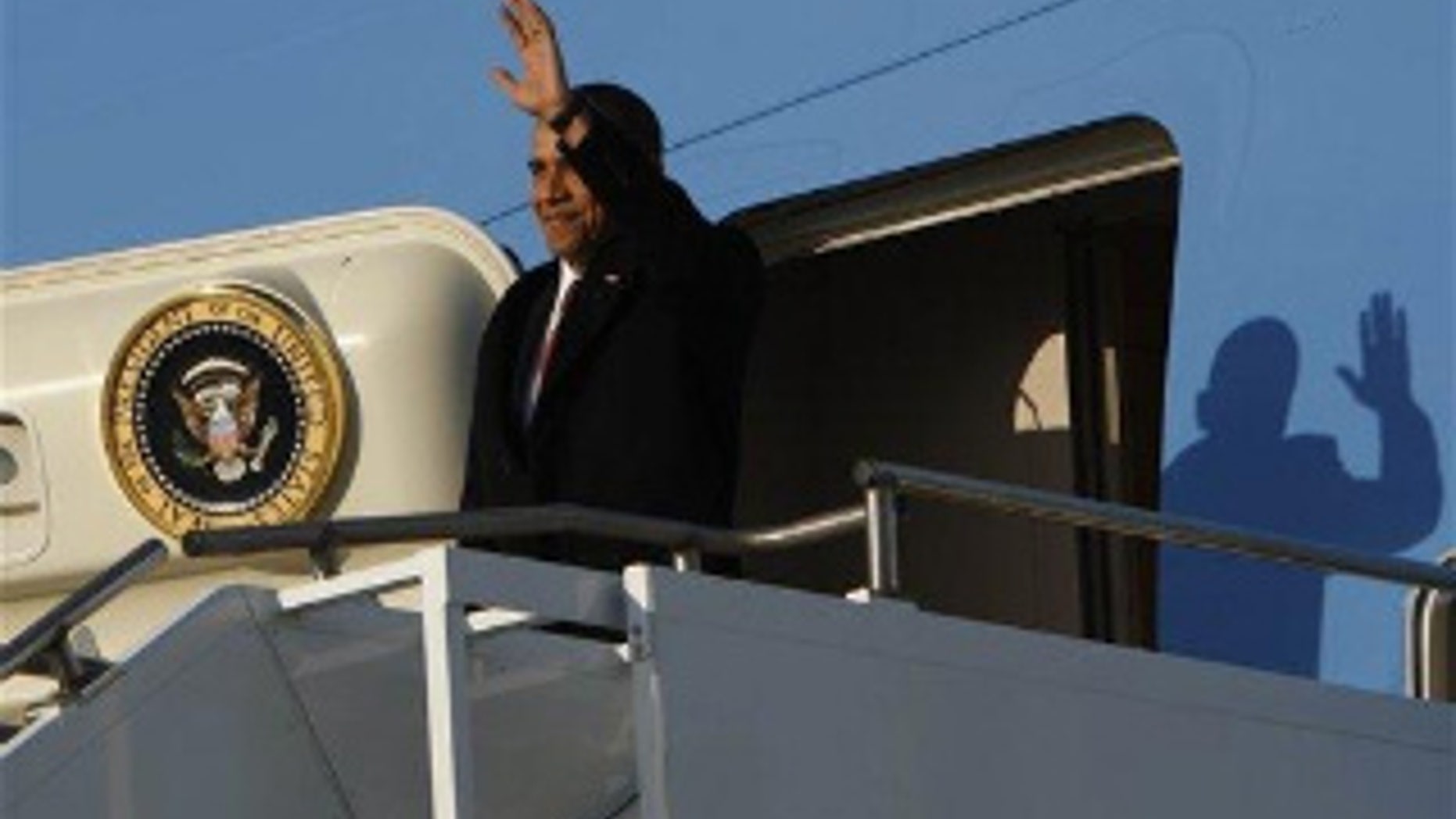 President Obama arrives at Elmendorf Air Force Base in Anchorage, Alaska (AP Photo)