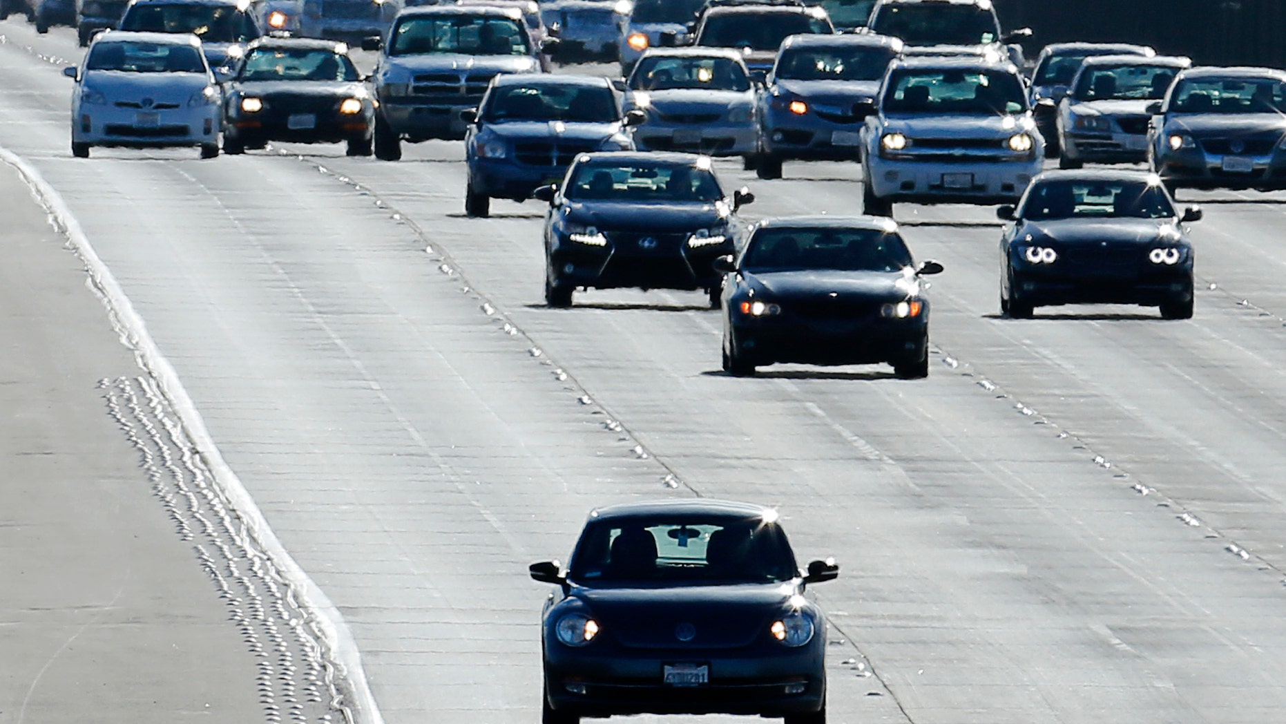 Vehicles travel north from San Diego to Los Angeles along Interstate Highway 5 in California December 10, 2013. (REUTERS/Mike Blake)