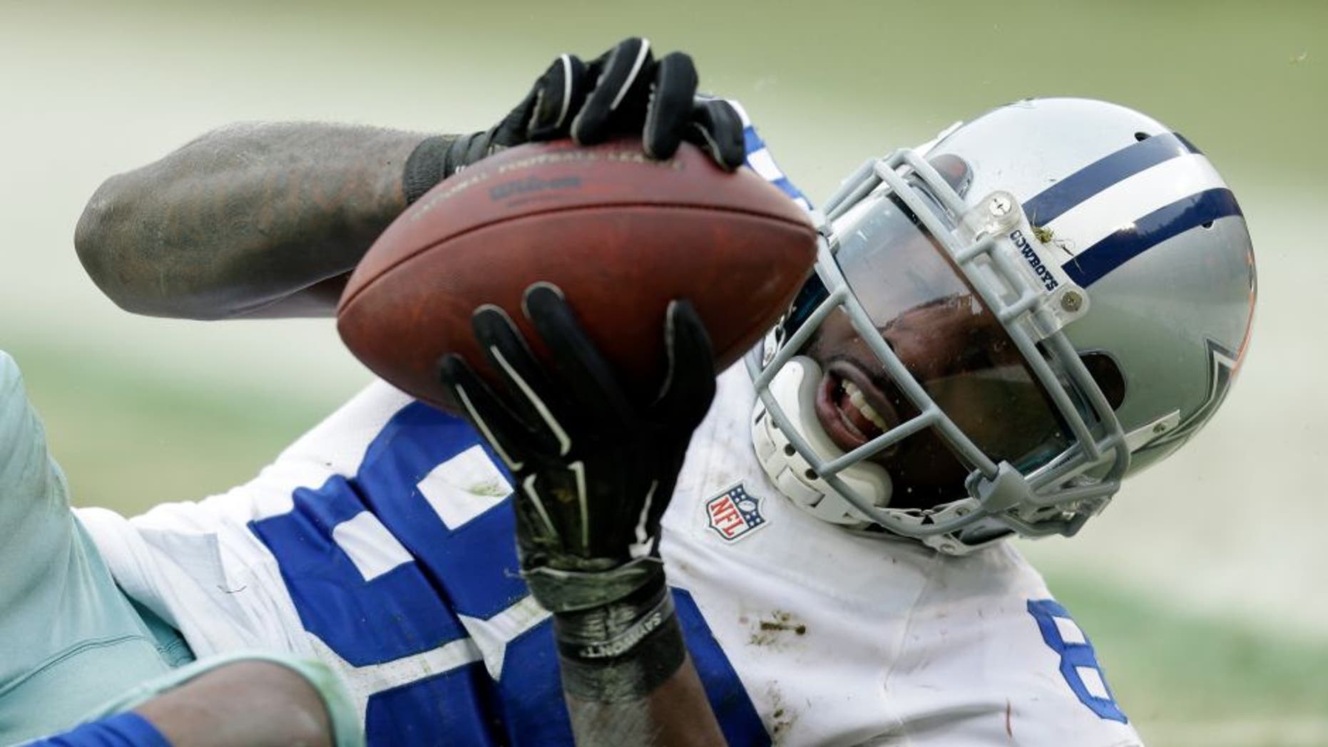 GREEN BAY, WI - JANUARY 11: Dez Bryant #88 of the Dallas Cowboys attempts a catch over Sam Shields #37 of the Green Bay Packers during the 2015 NFC Divisional Playoff game at Lambeau Field on January 11, 2015 in Green Bay, Wisconsin. Initially ruled a catch, the call was reversed upon review. (Photo by Mike McGinnis/Getty Images)