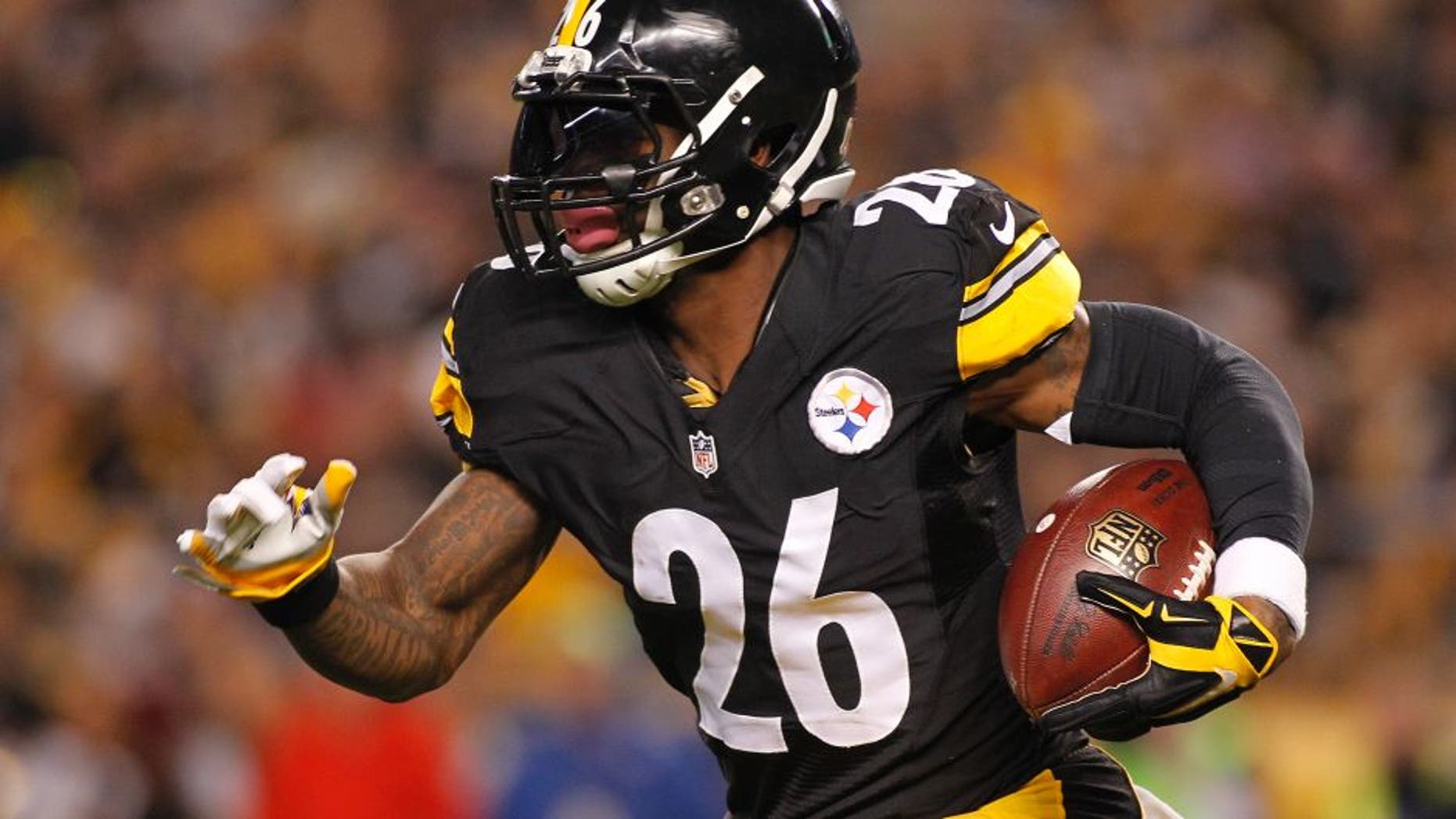 PITTSBURGH, PA - OCTOBER 01: Pittsburgh Steelers running back Le'Veon Bell #26 in action during the game against the Baltimore Ravens on October 1, 2015 at Heinz Field in Pittsburgh, Pennsylvania. (Photo by Justin K. Aller/Getty Images)