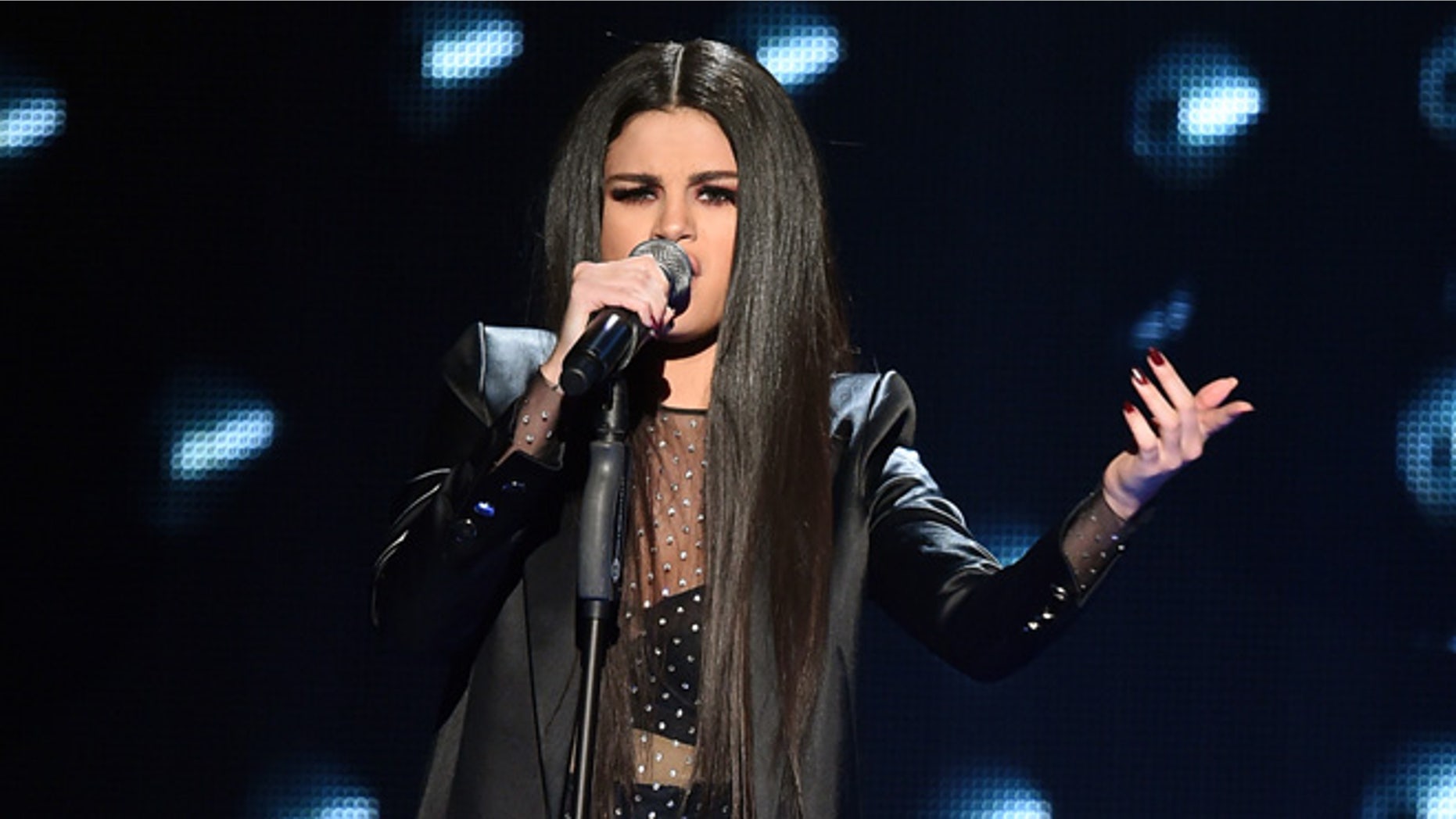 LOS ANGELES, CA - NOVEMBER 22: Singer Selena Gomez performs onstage during the 2015 American Music Awards at Microsoft Theater on November 22, 2015 in Los Angeles, California. (Photo by Kevin Winter/Getty Images)