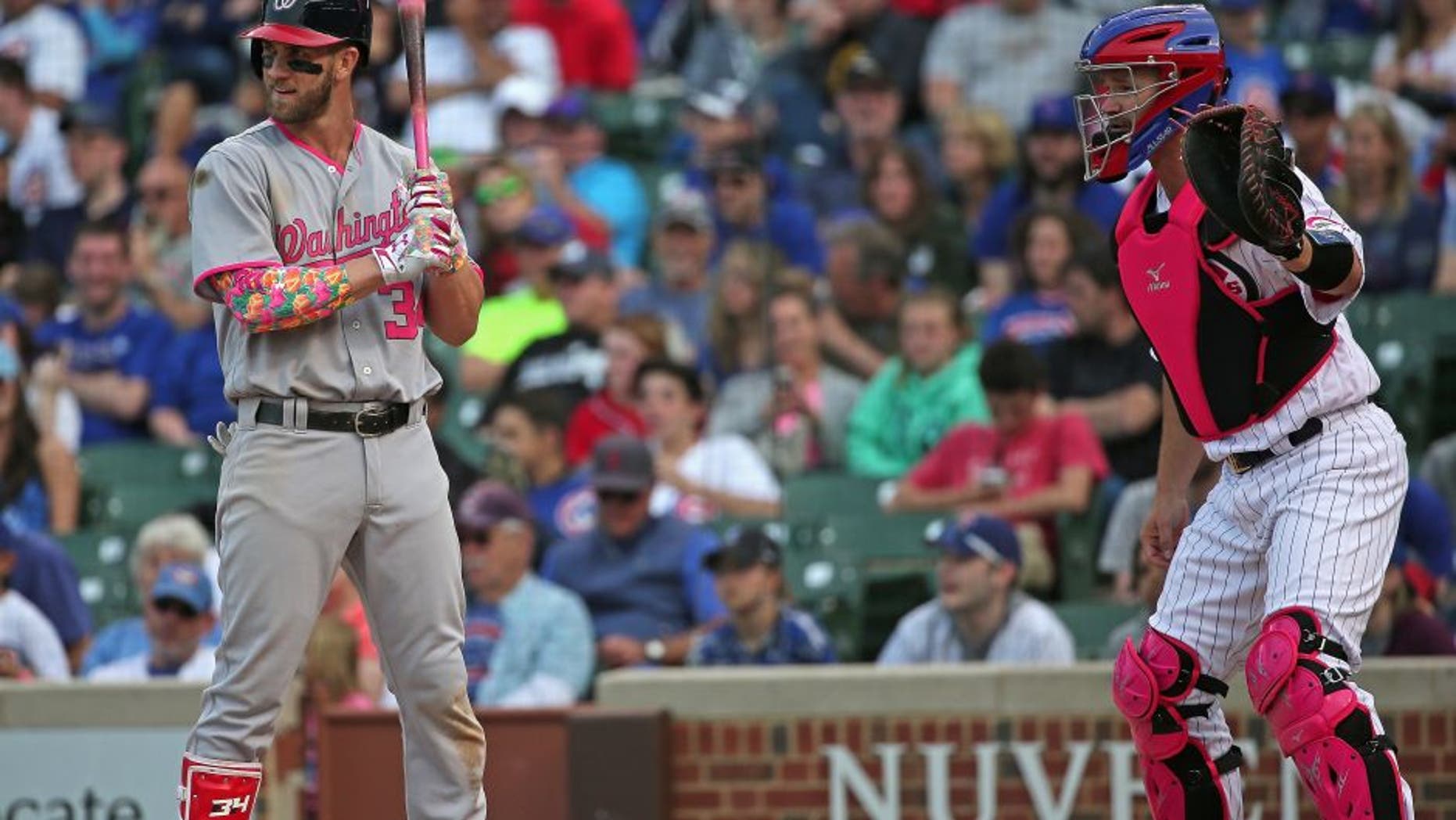 CHICAGO, IL - MAY 08: Bryce Harper #34 of the Washington Nationals is intentionally walked in the12th inning as David Ross #3 of the Chicago Cubs waits the pitch at Wrigley Field on May 8, 2016 in Chicago, Illinois. (Photo by Jonathan Daniel/Getty Images)