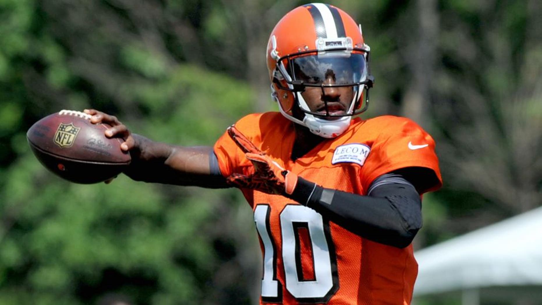 BEREA, OH - JULY 31, 2016: Quarterback Robert Griffin III #10 of the Cleveland Browns throws a pass during training camp on July 31, 2016 at the Cleveland Browns training complex in Berea, Ohio. (Photo by Nick Cammett/Diamond Images/Getty Images)