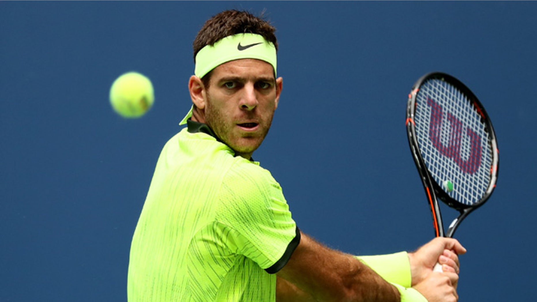 NEW YORK, NY - SEPTEMBER 05: Juan Martin del Potro of Argentina returns a shot to against Dominic Thiem of Austria during his fourth round Men's Singles match on Day Eight of the 2016 US Open at the USTA Billie Jean King National Tennis Center on September 5, 2016 in the Flushing neighborhood of the Queens borough of New York City. (Photo by Al Bello/Getty Images)
