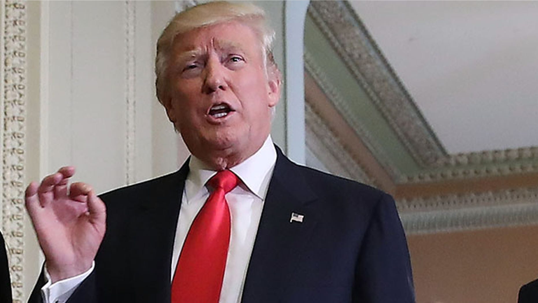 WASHINGTON, DC - NOVEMBER 10: President-elect Donald Trump (C) talks to the media while joined by his wife Melania Trump, and Senate Majority Leader Mitch McConnell (R) after a meeting at the U.S. Capitol November 10, 2016 in Washington, DC. Earlier in the day president-elect Trump met with U.S. President Barack Obama at the White House. (Photo by Mark Wilson/Getty Images)