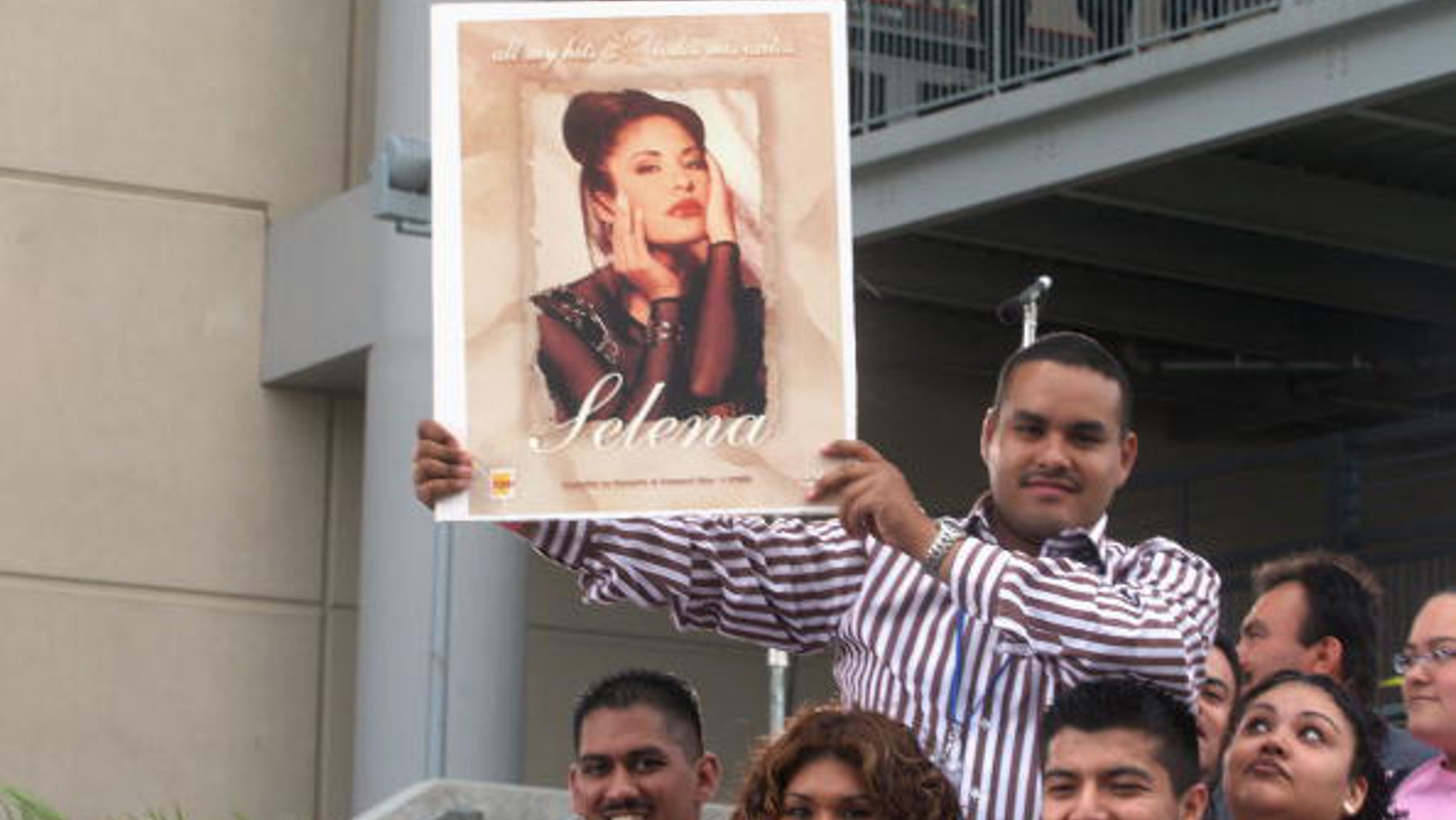 HOUSTON, TX - APRIL 7: Fans of Selena and Latin music wait at the "Selena Vive" tribute concert, April 7, 2005, Reliant Stadium, Houston, Texas. Many of the stars of Latin music and television came to pay their respects and honor the memory of the pop star. (Photo by Jana Birchum/Getty Images)