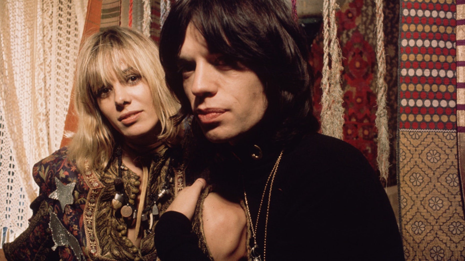 Anita Pallenberg and Mick Jagger playing Pherber and Turner in a scene from 'Performance', co-directed by Nicolas Roeg, 1970.