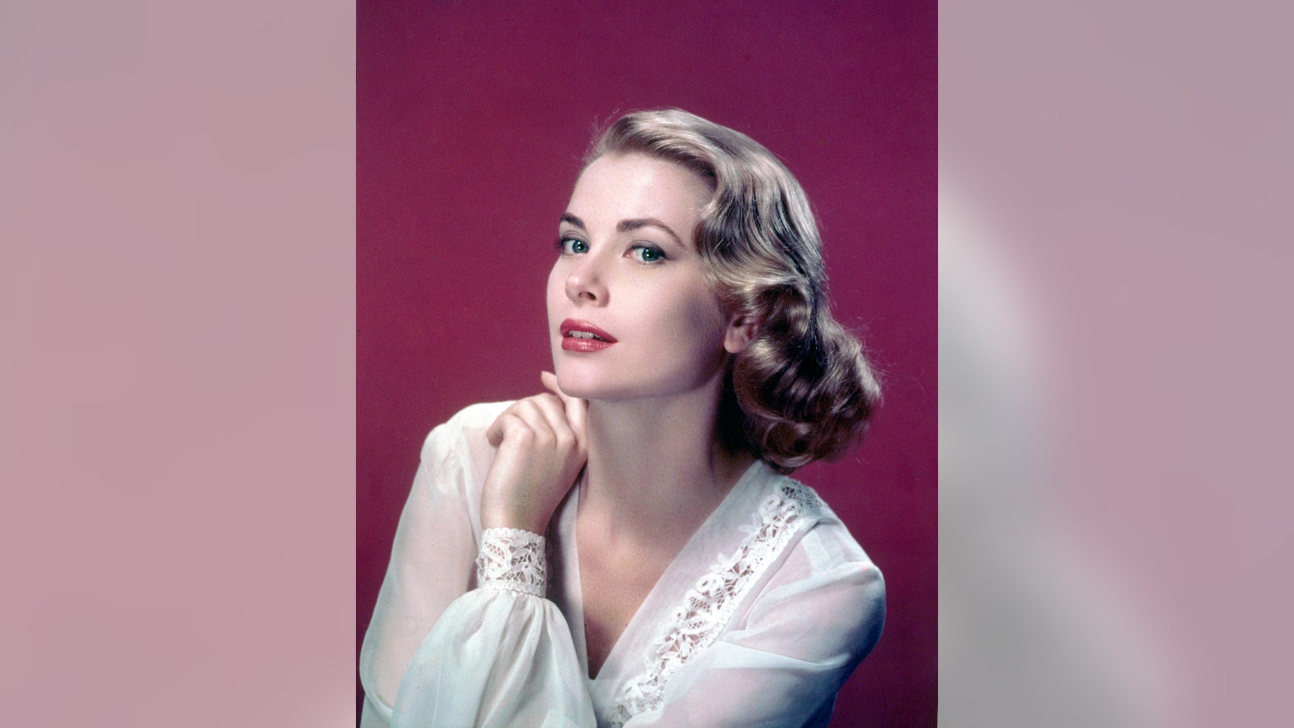 American actress Grace Kelly (1929-1982).