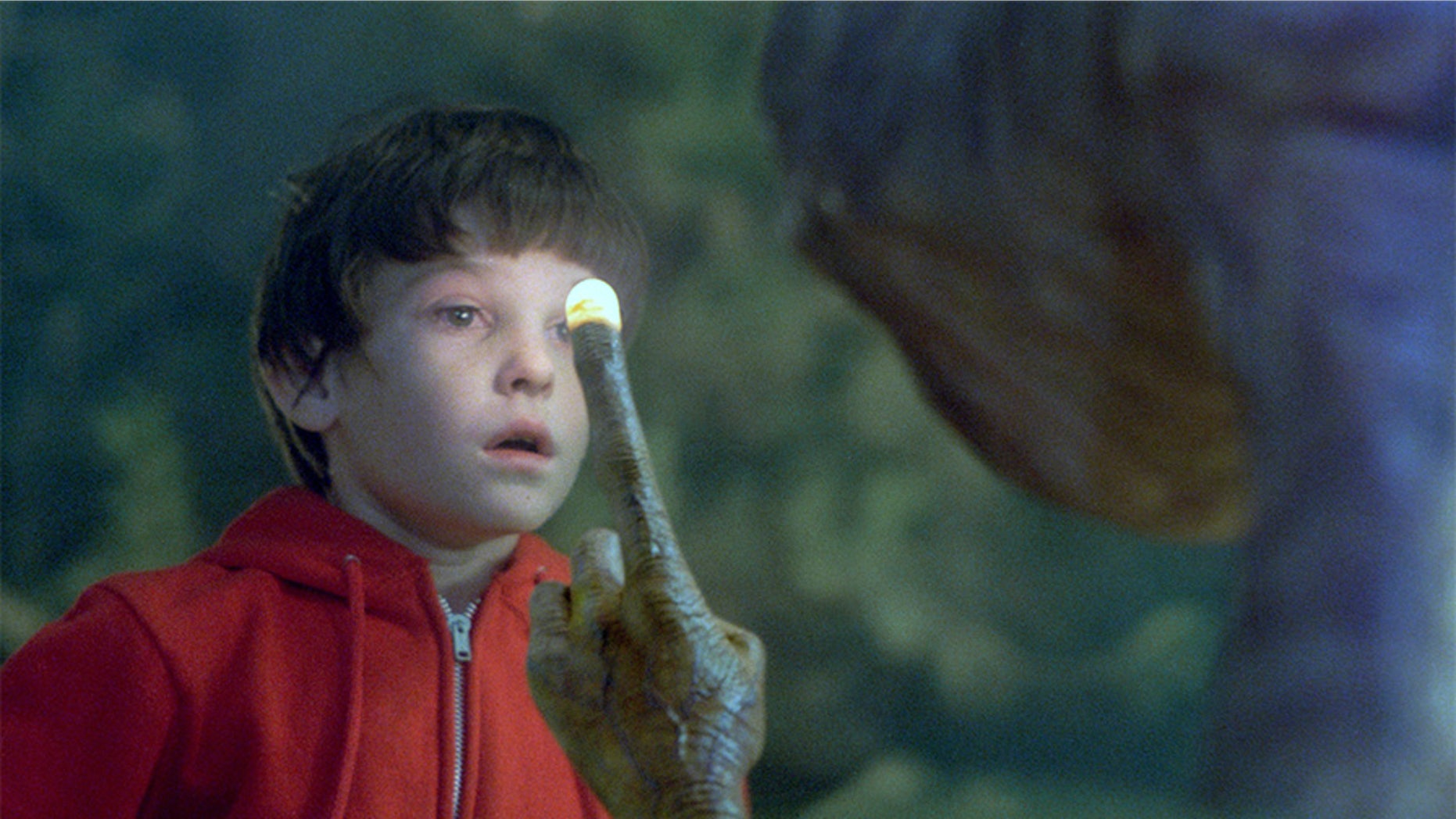 Henry Thomas on the set of 'E.T.'