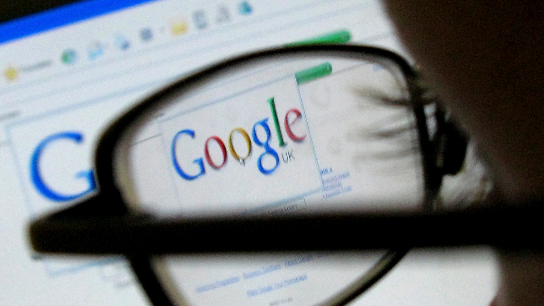 A Google search page is seen through the spectacles of a computer user in Leicester, central England July 20, 2007. Web search leader Google reported on Thursday a 28 percent rise in profits that fell short of consensus expectations, as a recent jump in operating expenses offset market share gains against rivals. REUTERS/Darren Staples (BRITAIN)