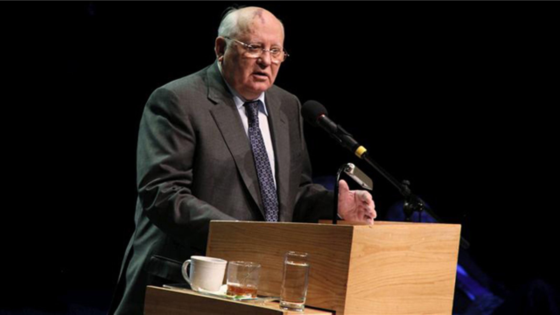 Former Soviet leader Mikhail Gorbachev urged Mexicans during a visit Monday to Ciudad Juarez to learn the lessons that come from "violent changes" and work toward strengthening national unity.