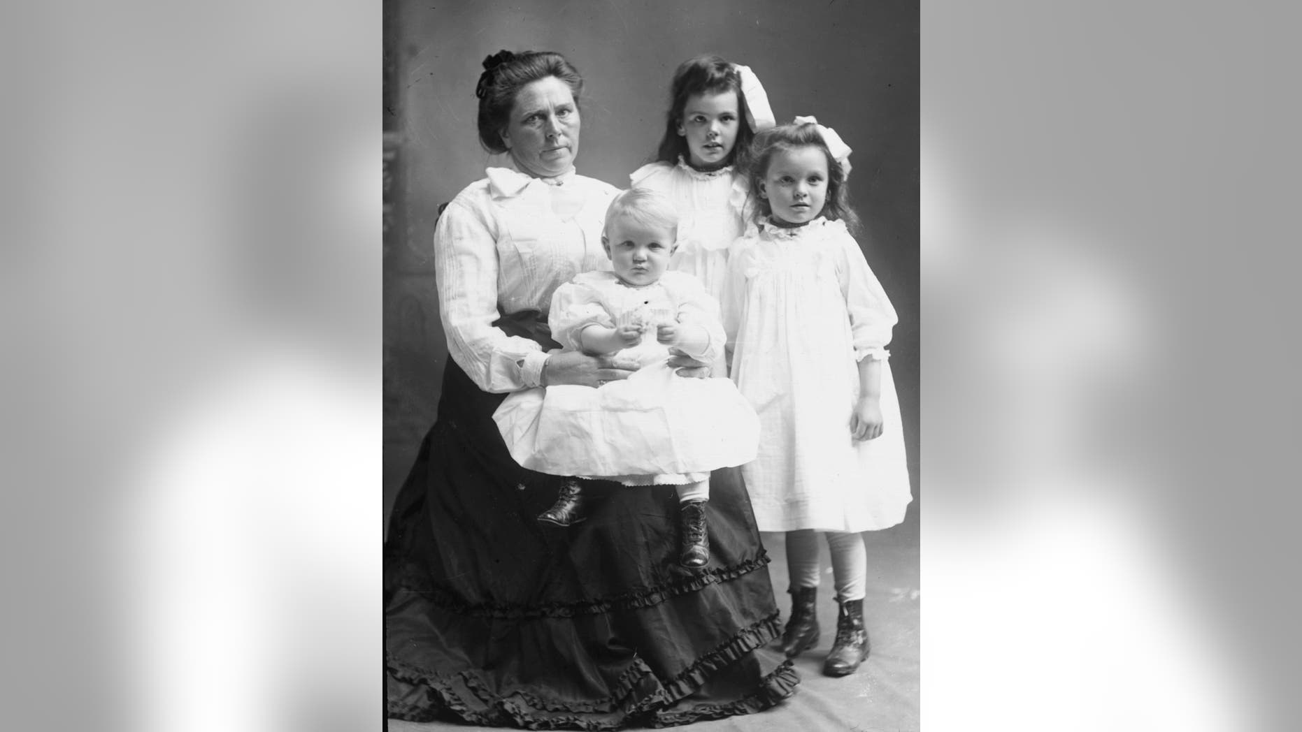 Belle Gunness with her children Philip, Myrtle, and Lucy.