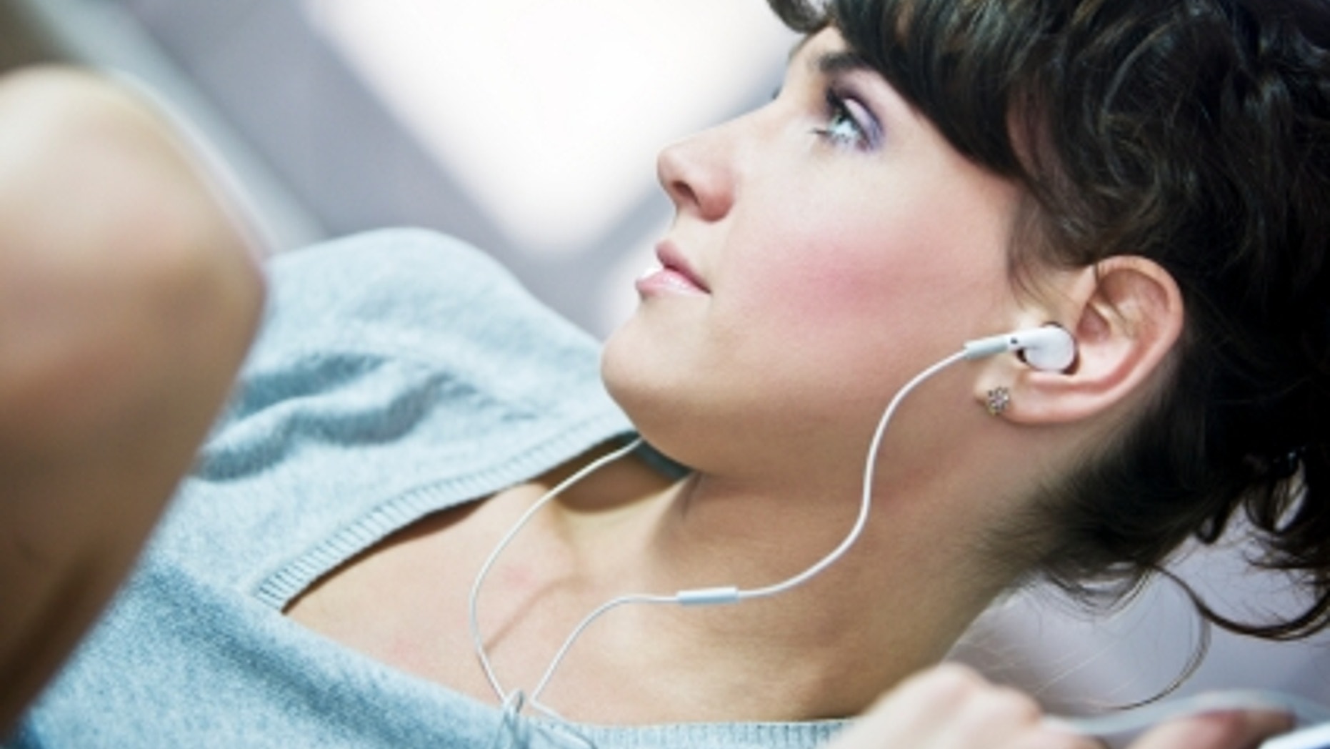 Woman listening music, selective focus, canon 1Ds mark III