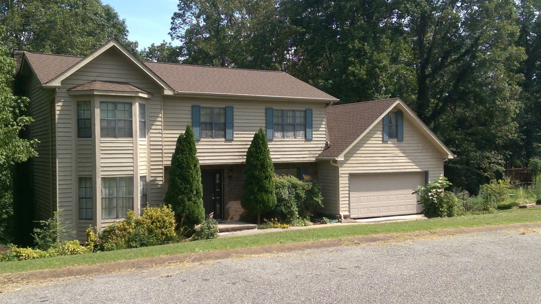 Residents of Colonial Shores are proud homeowners who greet visitors with genuine pride and Southern charm.