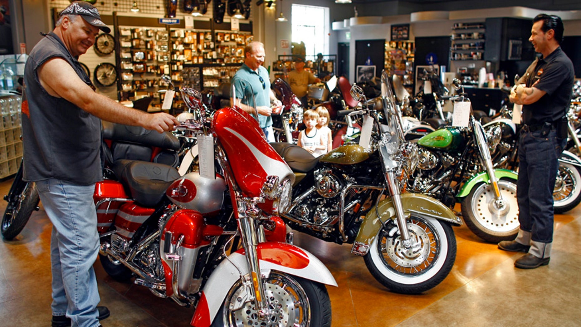FILE - In this Aug. 31, 2007 file photo, a new 2008 Harley-Davidson Screamin' Eagle Ultra motorcycle is seen at the Harley-Davidson of Glendale dealership in Glendale, Calif. Harley-Davidson has agreed to pay $15 million to settle a complaint filed by federal environmental officials over racing tuners that caused its motorcycles to emit higher than allowed levels of air pollution. (AP Photo/Damian Dovarganes, File)