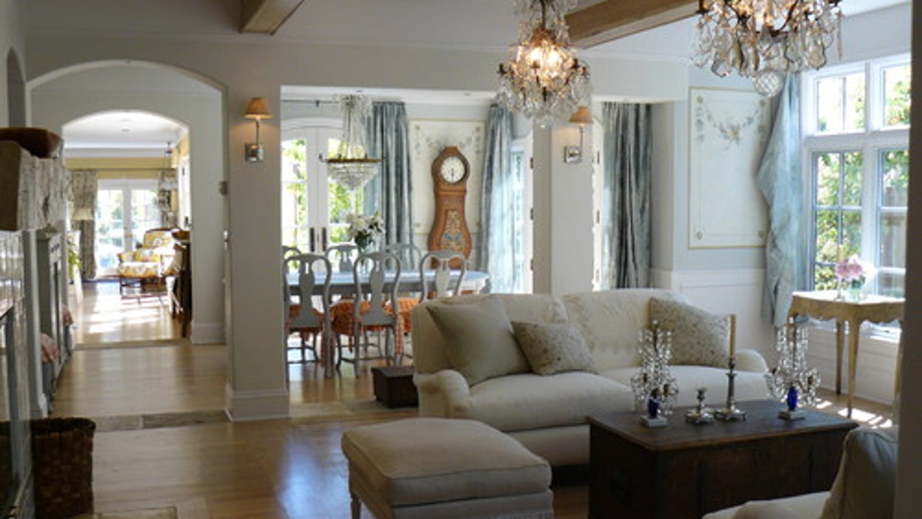 7 Tips for lovely traditional  living  room  lighting Fox News
