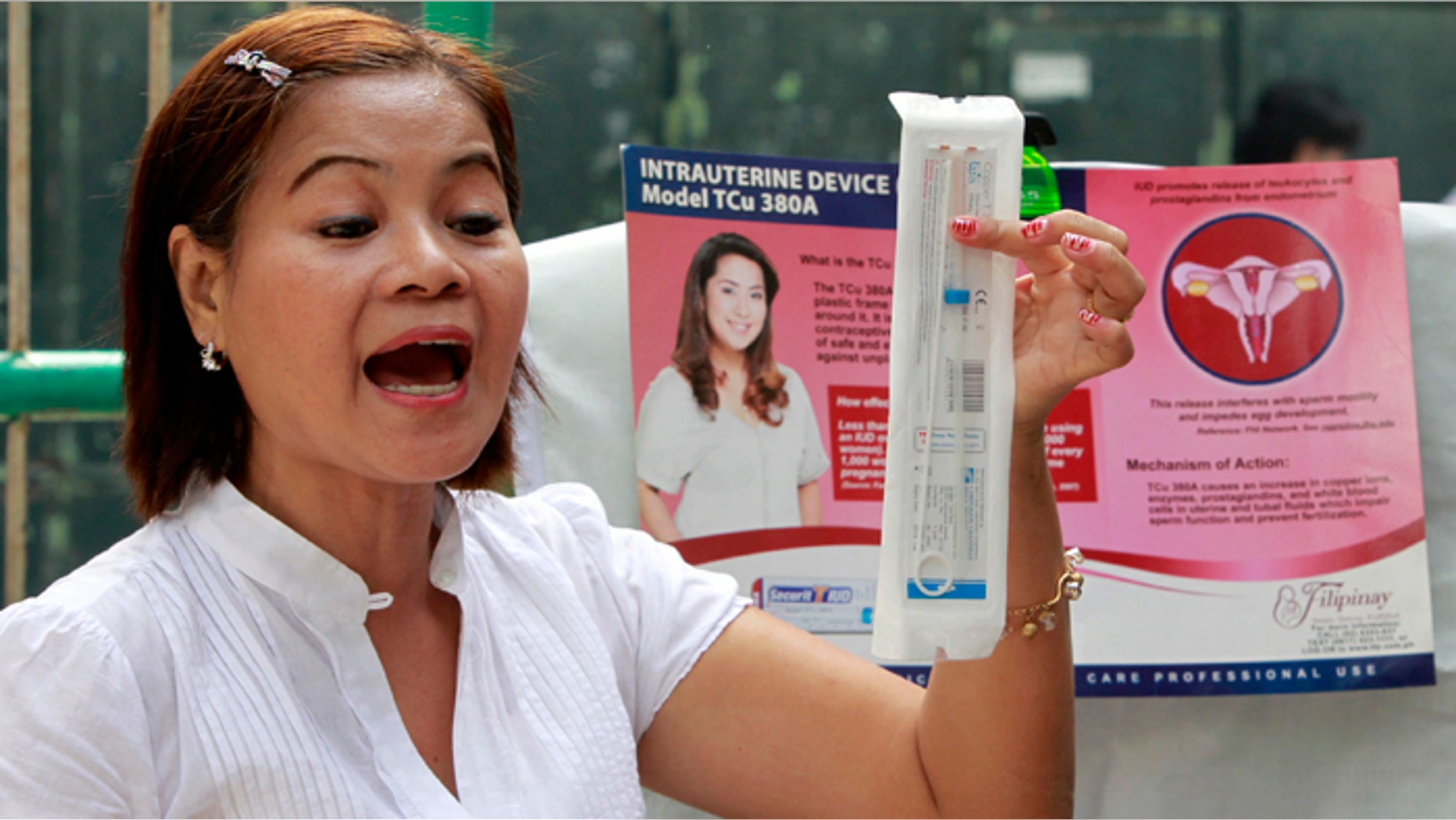 A medical worker explains a family planning method using the intrauterine device (IUD).