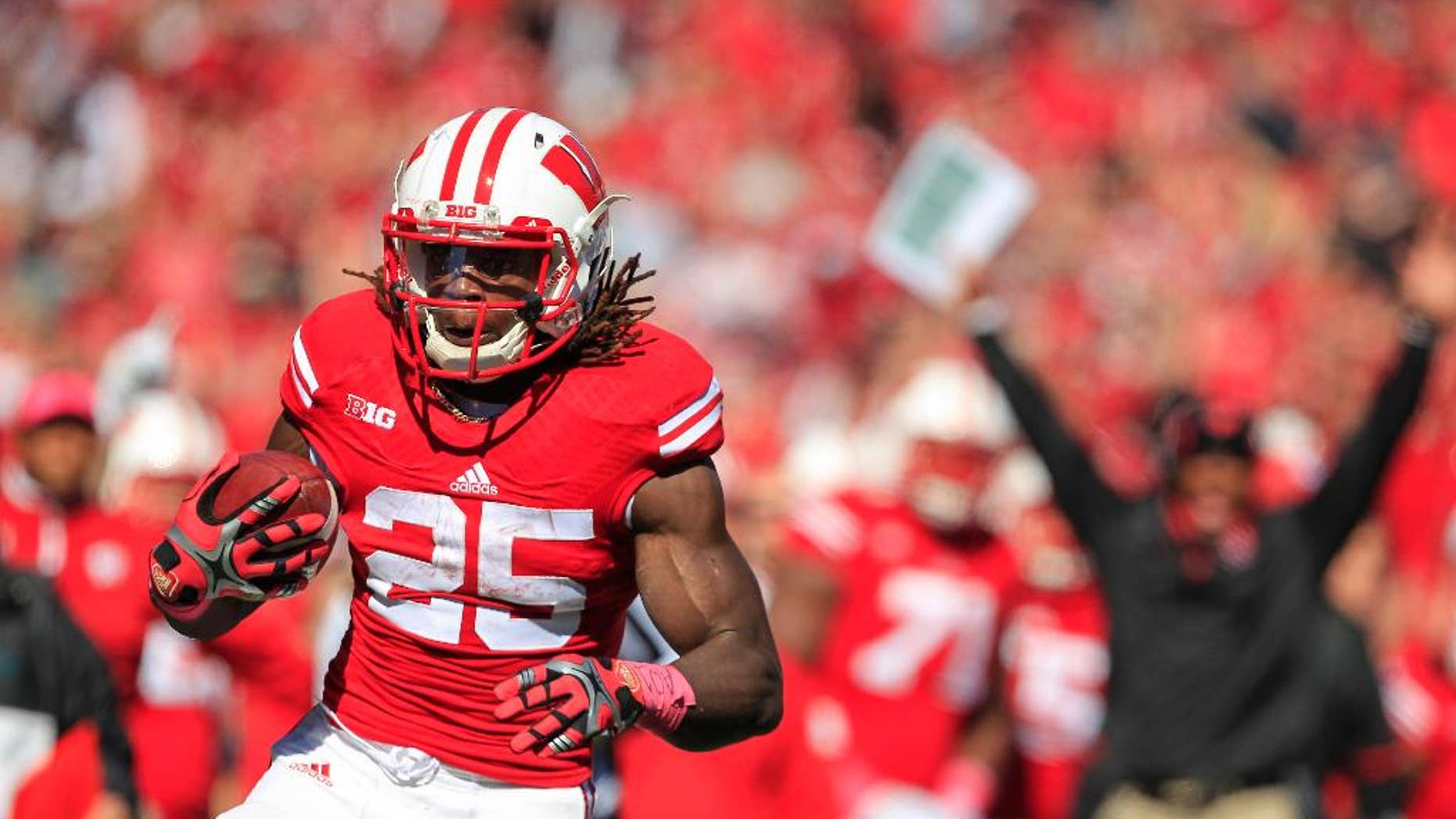 Wisconsin running back Melvin Gordon runs for touchdown against Illinois during the first half of an NCAA college football game Saturday, Oct. 11, 2014, in Madison, Wis. Wisconsin won 38-28. (AP Photo/Andy Manis)