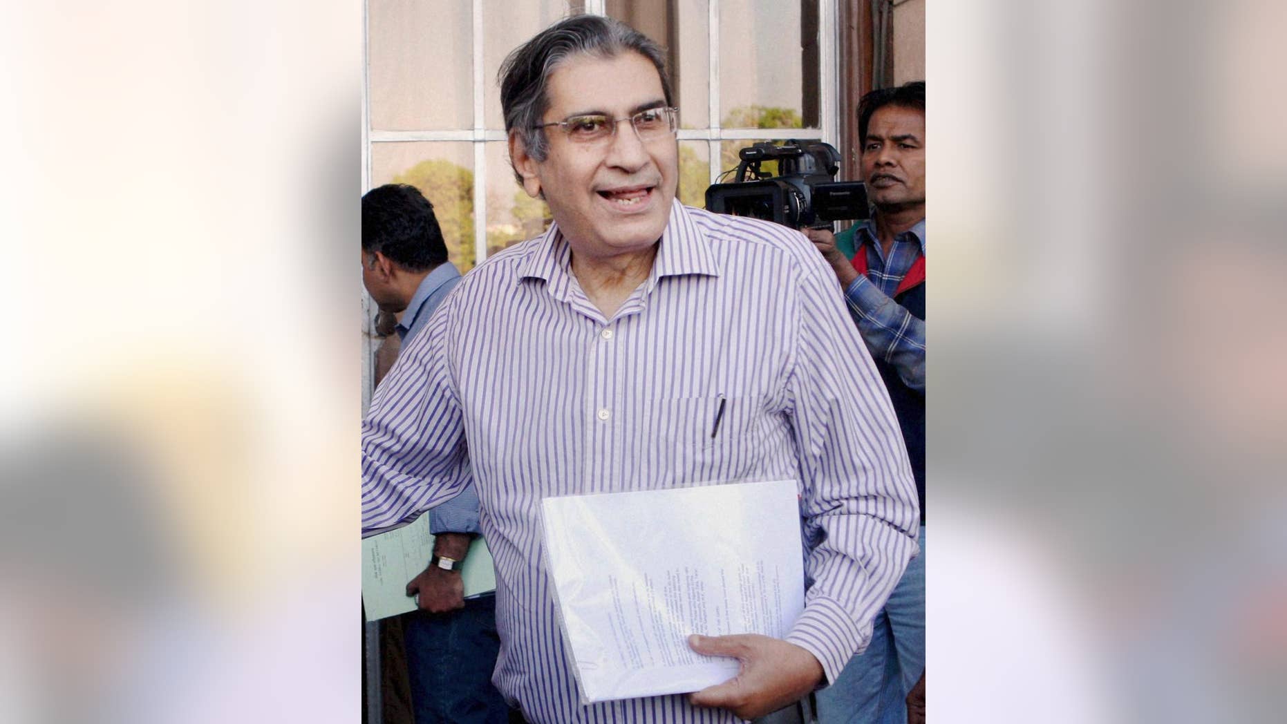An undated file photo of journalist, author and founding editor of India's Outlook magazine Vinod Mehta in New Delhi, India. Mehta a fearless and irreverent commentator on Indian politics, died Sunday, March 8, 2015. He was 73. (AP Photo/Press Trust of India) INDIA OUT