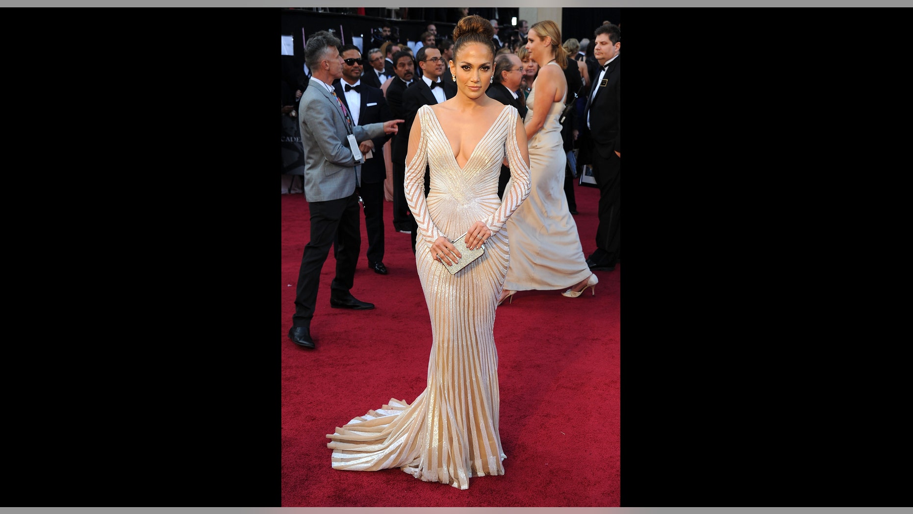Jennifer Lopez’s Breast Gets 15 Minutes of Fame, Debuts on Twitter