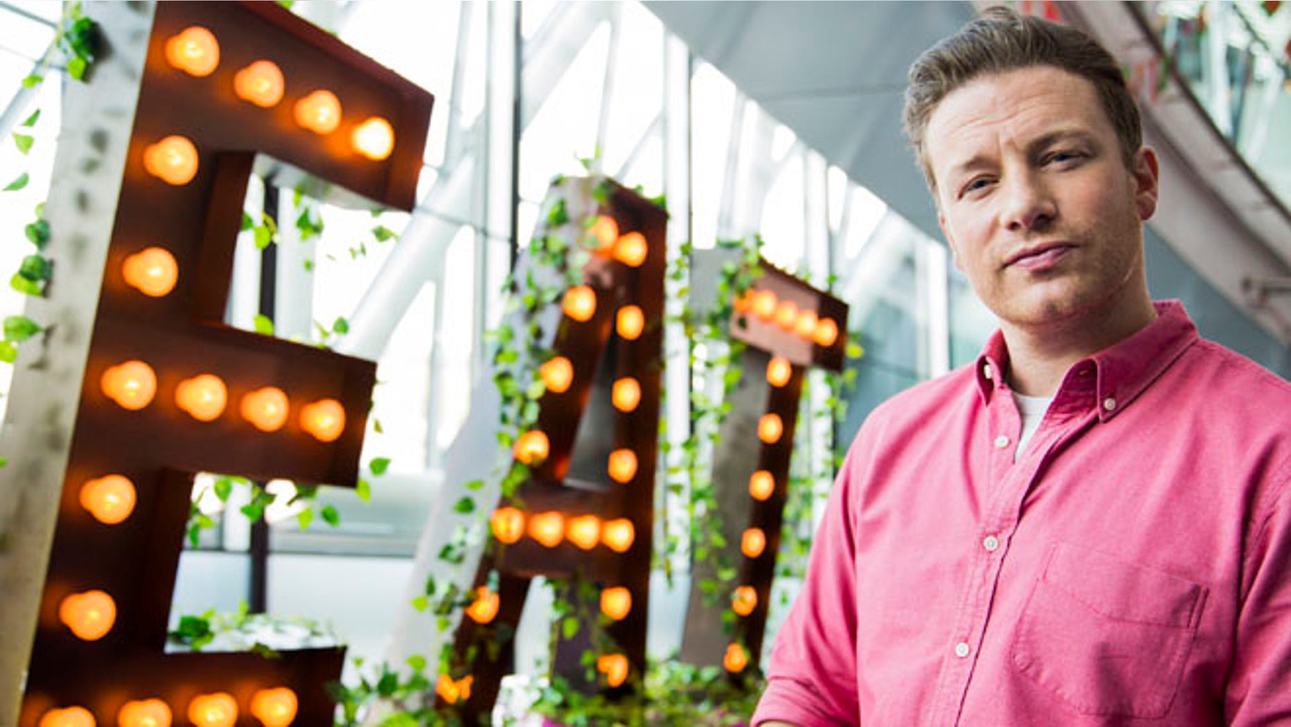 LONDON, ENGLAND - MAY 16: Jamie Oliver broadcasts a live cooking class from City Hall to school children across the globe as part of the third annual Food Revolution Day on May 16, 2014 in London, England. (Photo by Tristan Fewings/Getty Images)